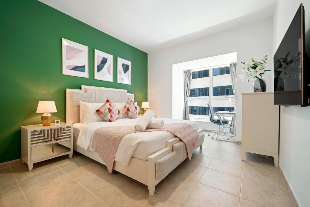 Marina Spacious and Comfy 1BR next to Dubai Harbour