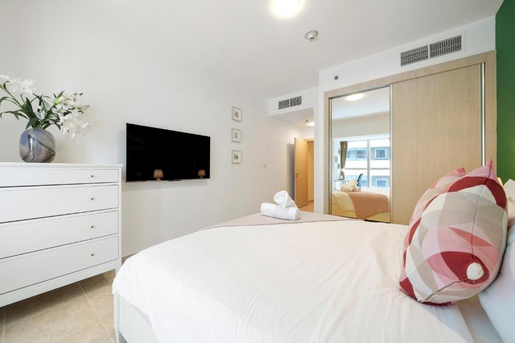 Marina Spacious and Comfy 1BR next to Dubai Harbour