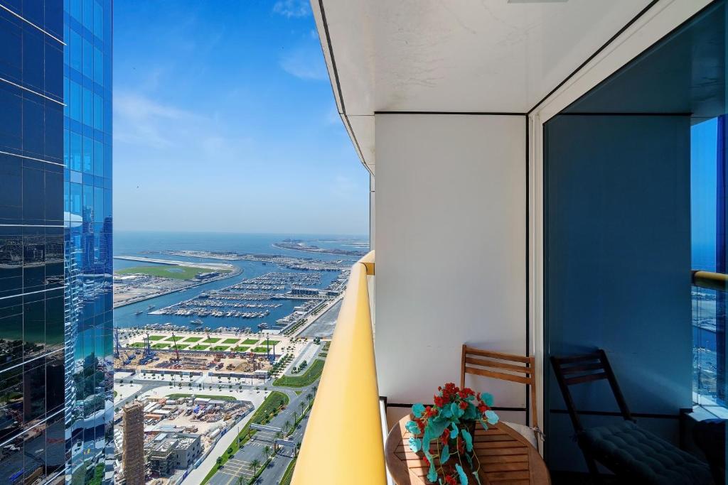 Marina Spacious and Comfy 1BR next to Dubai Harbour
