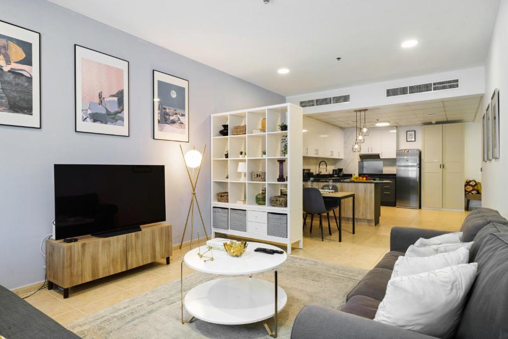 Marina Spacious and Comfy 1BR next to Dubai Harbour