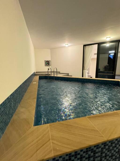 هتل لاکژریس پرایوت پوول آپارتمان - Luxurious Private pool Apartment