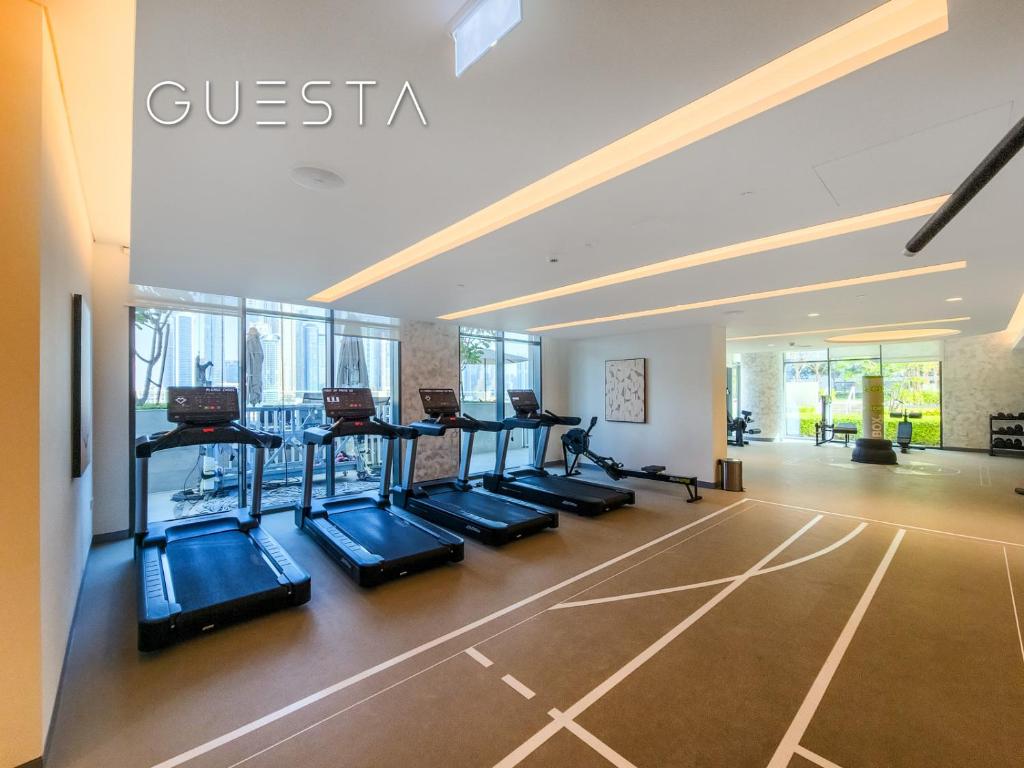 Emaar Beachfront - Marina Vista Tower, Dubai Marina