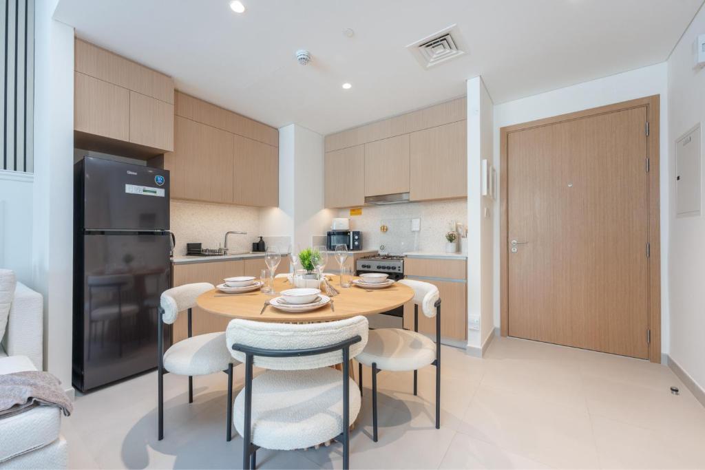 Sun-Kiszed Savings! Stay in Bayshore, Dubai Creek