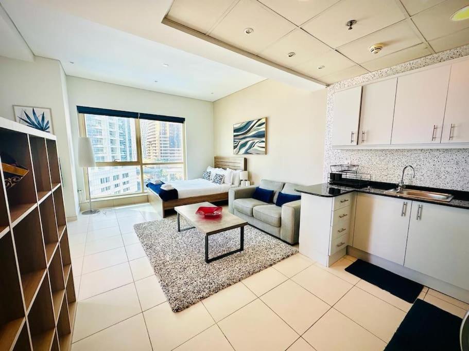 هتل آپگریدد - ان آر جی بی آر بیچ - بالکنی - هاربر ویوز - Upgraded - Nr JBR beach - Balcony - Harbour views