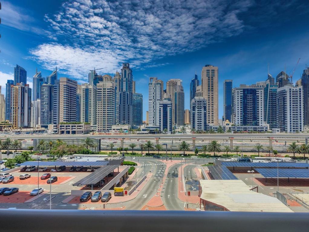 هتل وان بیدروم آپارتمان ات مگ ۲۱۴ جی ال تی بای ال ساریه هالیدی هوم - One Bedroom Apartment at MAG214 JLT by Al Sarya Holiday Home