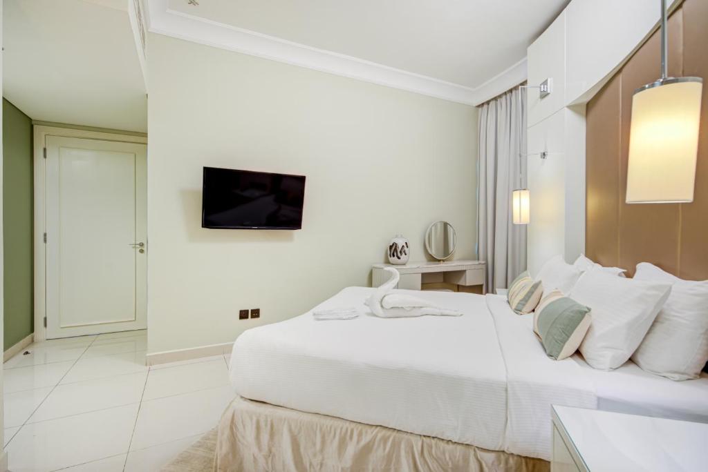 Beyond Luxury Two Bedroom Apartment in The Signature / Damac, Downtown