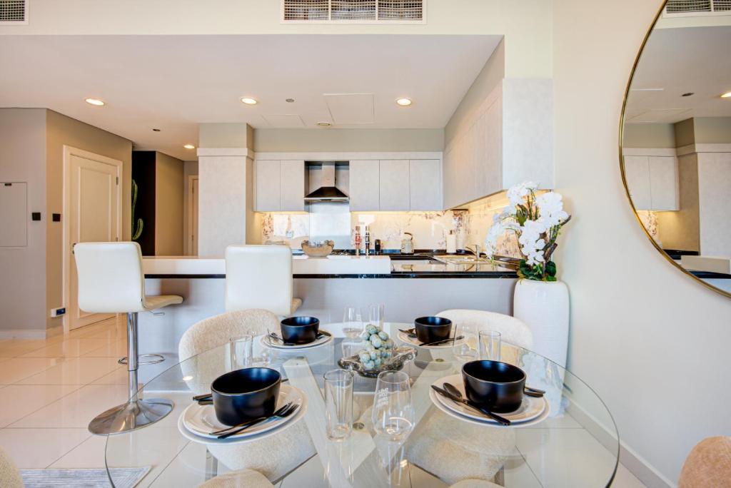 Beyond Luxury Two Bedroom Apartment in The Signature / Damac, Downtown