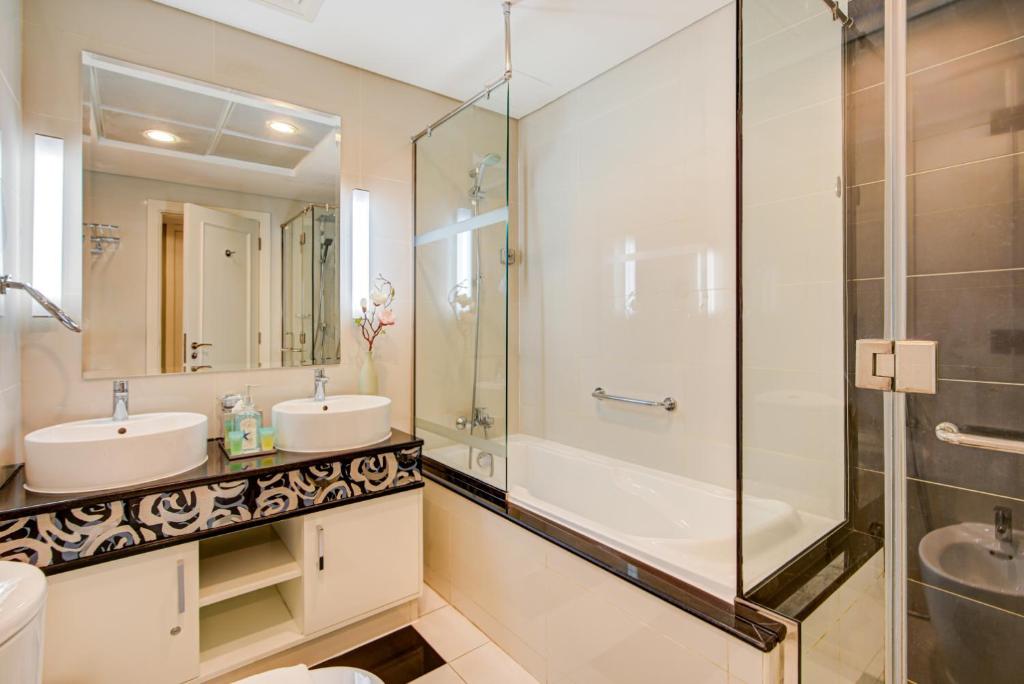 Beyond Luxury Two Bedroom Apartment in The Signature / Damac, Downtown