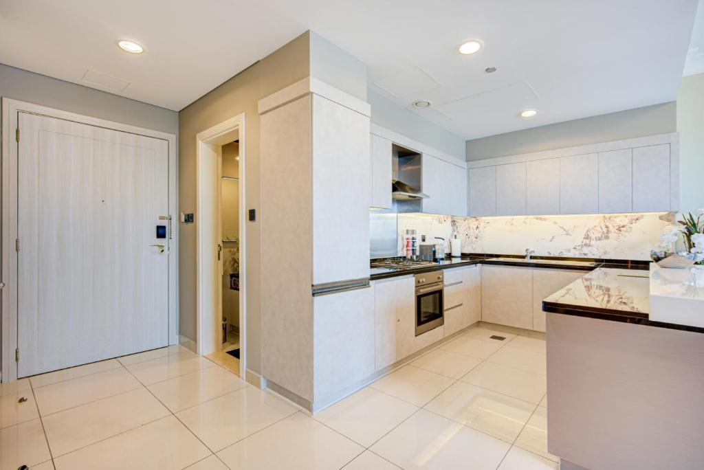 Beyond Luxury Two Bedroom Apartment in The Signature / Damac, Downtown