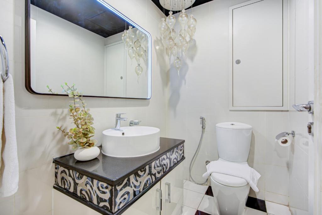 Beyond Luxury Two Bedroom Apartment in The Signature / Damac, Downtown