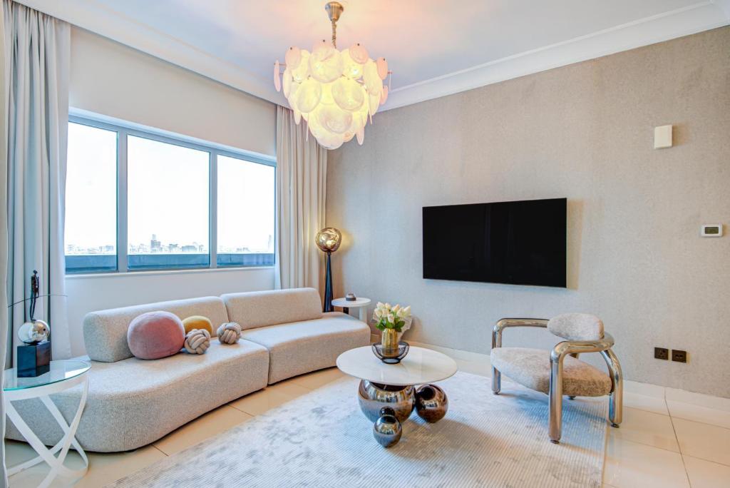 Beyond Luxury Two Bedroom Apartment in The Signature / Damac, Downtown