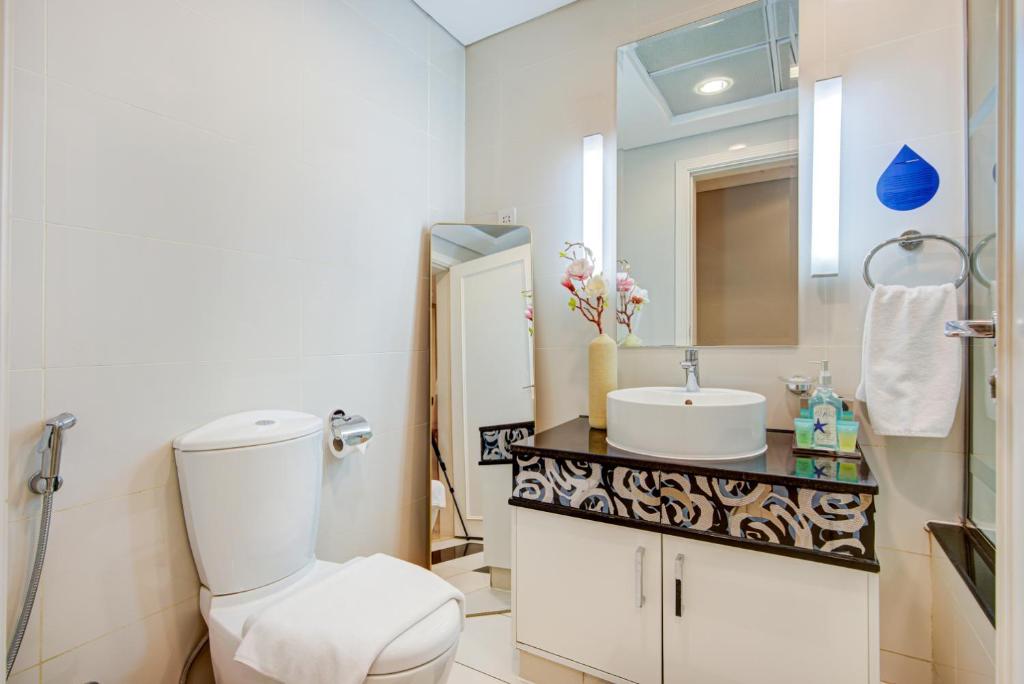 Beyond Luxury Two Bedroom Apartment in The Signature / Damac, Downtown