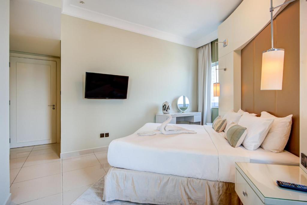 Beyond Luxury Two Bedroom Apartment in The Signature / Damac, Downtown