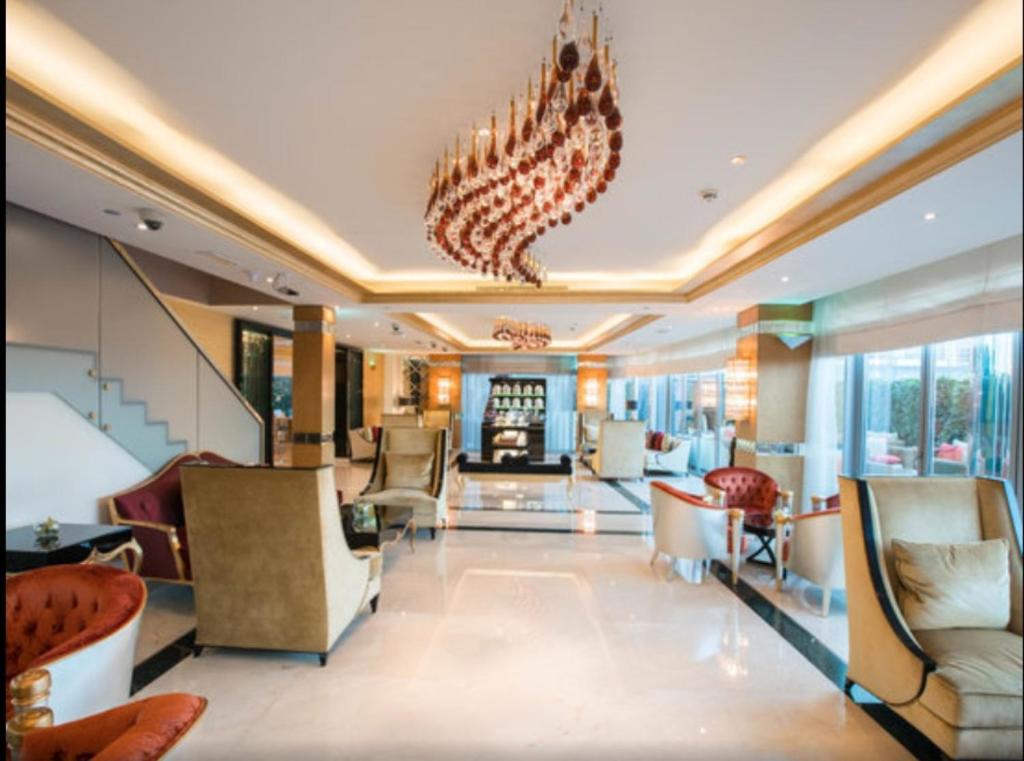 Beyond Luxury Two Bedroom Apartment in The Signature / Damac, Downtown