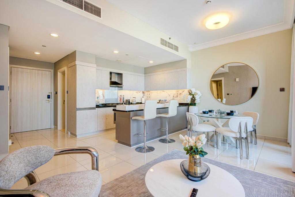 Beyond Luxury Two Bedroom Apartment in The Signature / Damac, Downtown