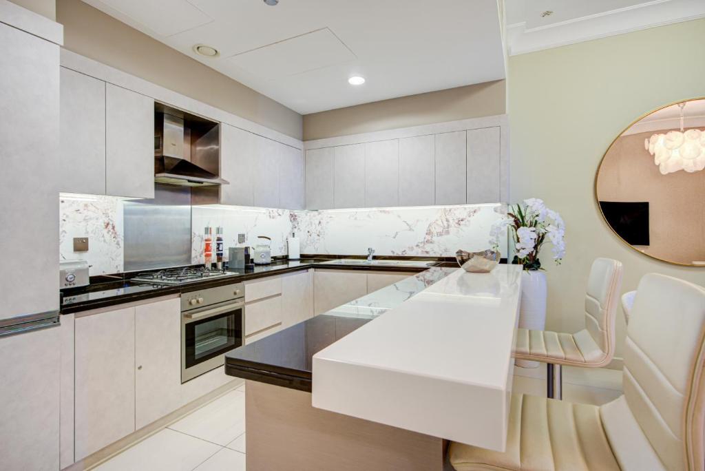 Beyond Luxury Two Bedroom Apartment in The Signature / Damac, Downtown