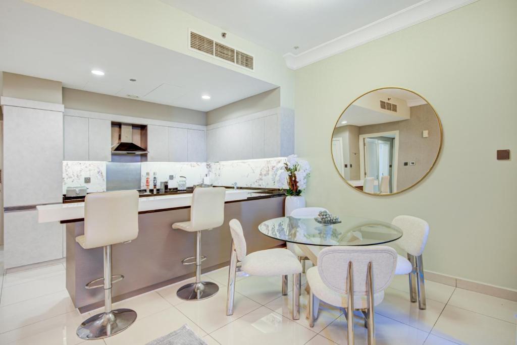 Beyond Luxury Two Bedroom Apartment in The Signature / Damac, Downtown