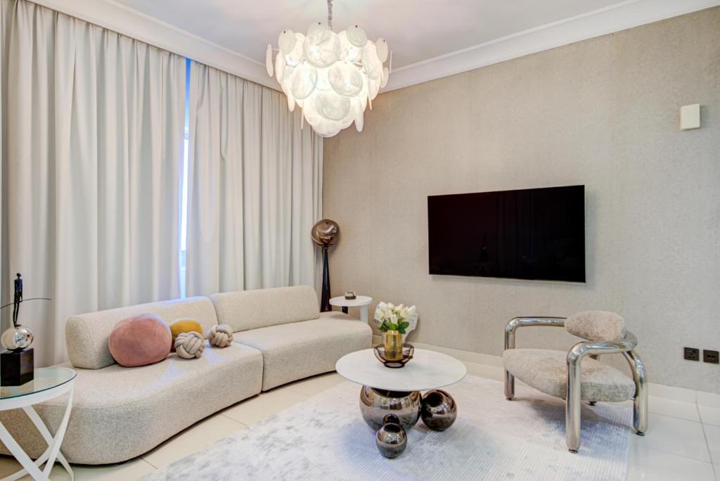 Beyond Luxury Two Bedroom Apartment in The Signature / Damac, Downtown