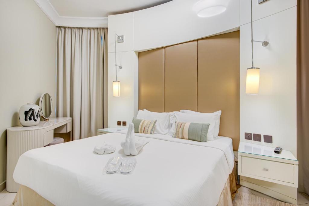 Beyond Luxury Two Bedroom Apartment in The Signature / Damac, Downtown