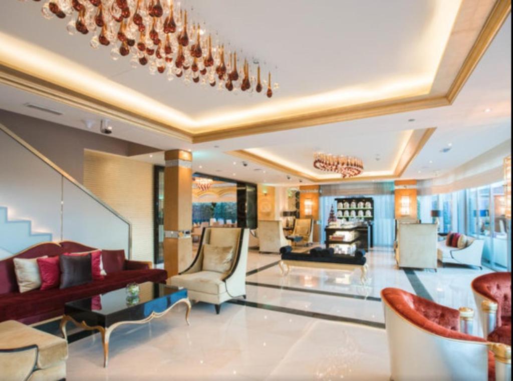 Beyond Luxury Two Bedroom Apartment in The Signature / Damac, Downtown