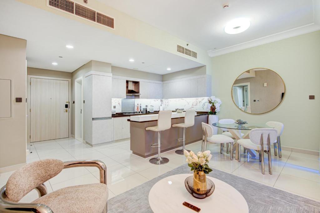 Beyond Luxury Two Bedroom Apartment in The Signature / Damac, Downtown