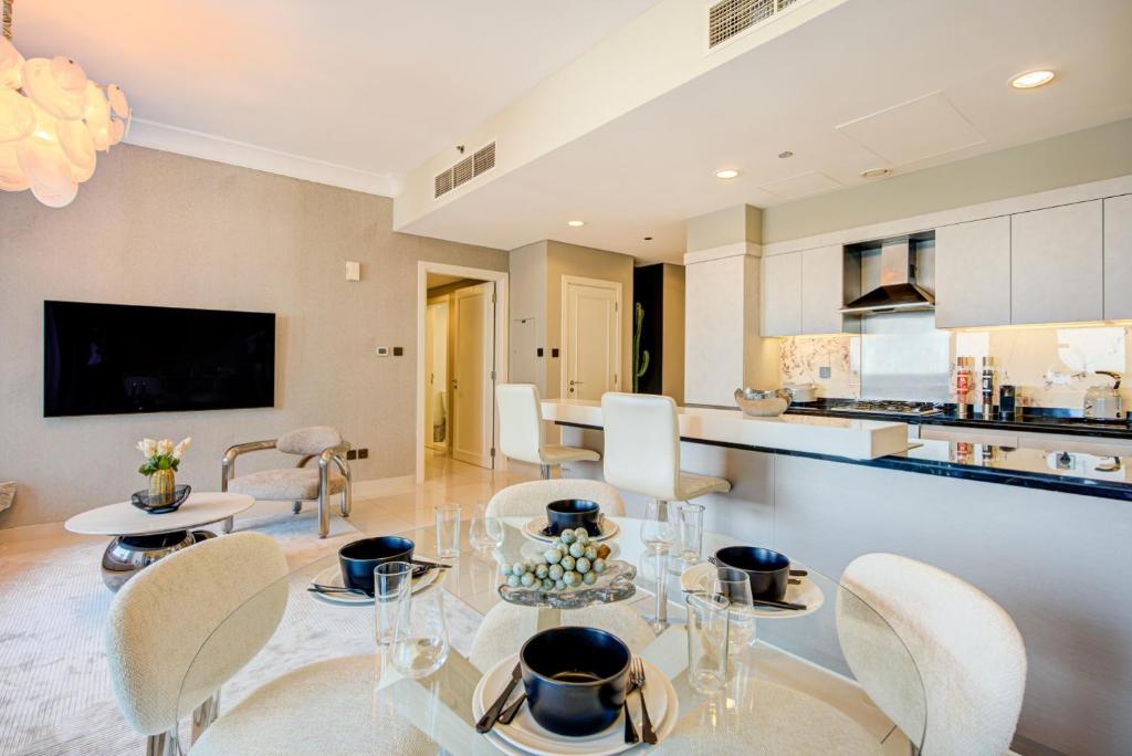 Beyond Luxury Two Bedroom Apartment in The Signature / Damac, Downtown