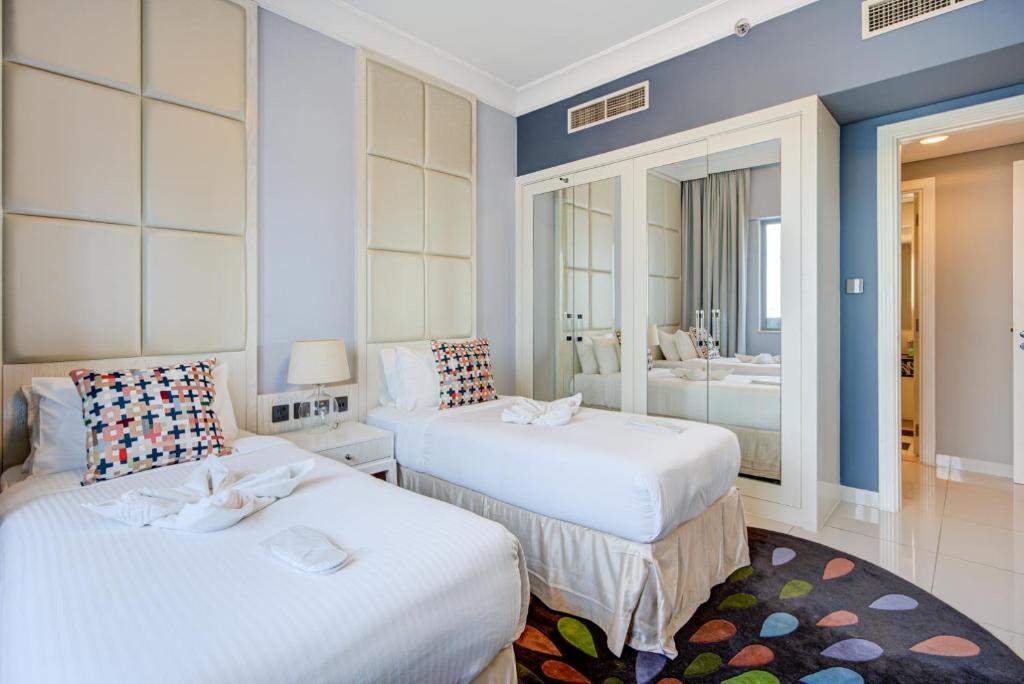 Beyond Luxury Two Bedroom Apartment in The Signature / Damac, Downtown