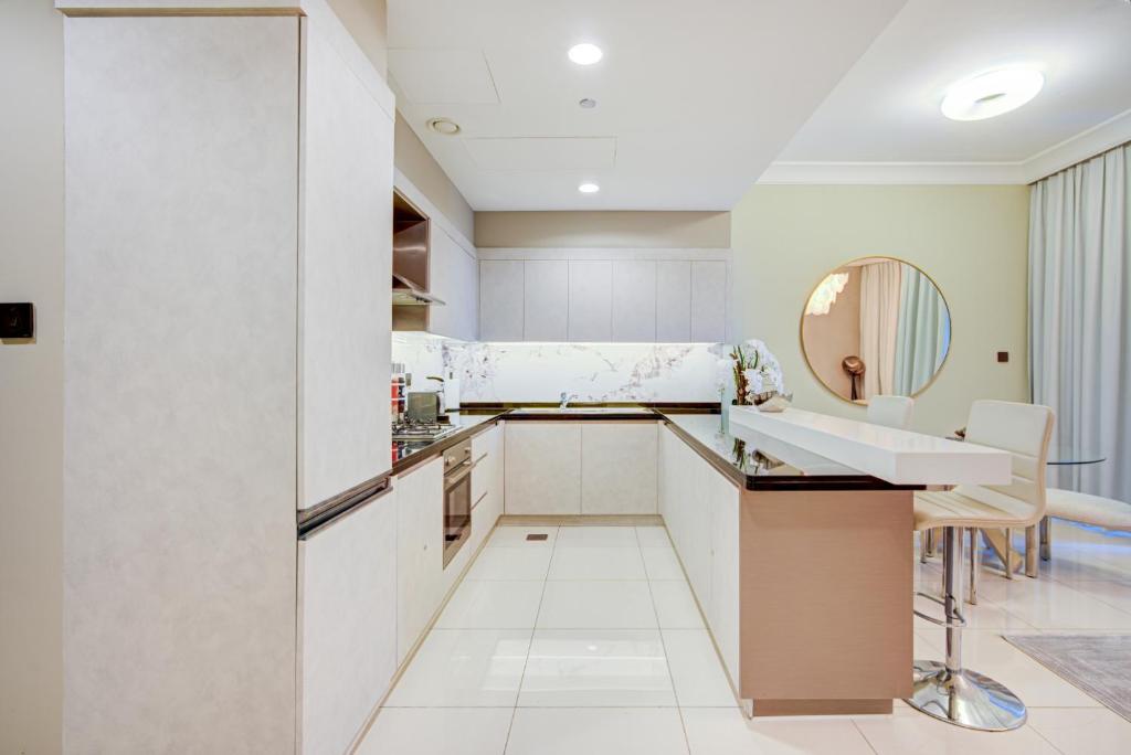 Beyond Luxury Two Bedroom Apartment in The Signature / Damac, Downtown