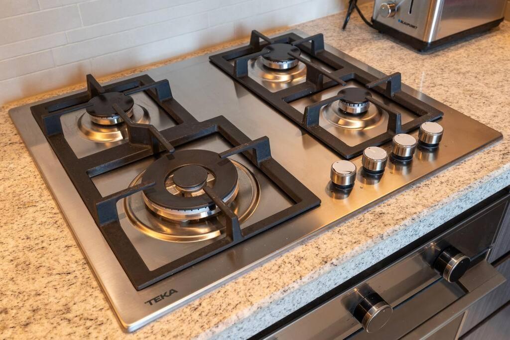 Dubai Mall, Burj Khalifa Apt DV1-1901