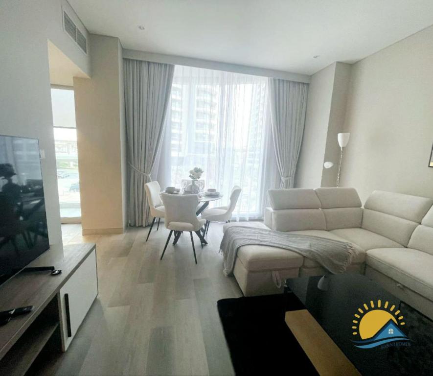 Dubai Marina Walk Gem Modern Apt with Pool & Gym access, Steps to Beach & Metro