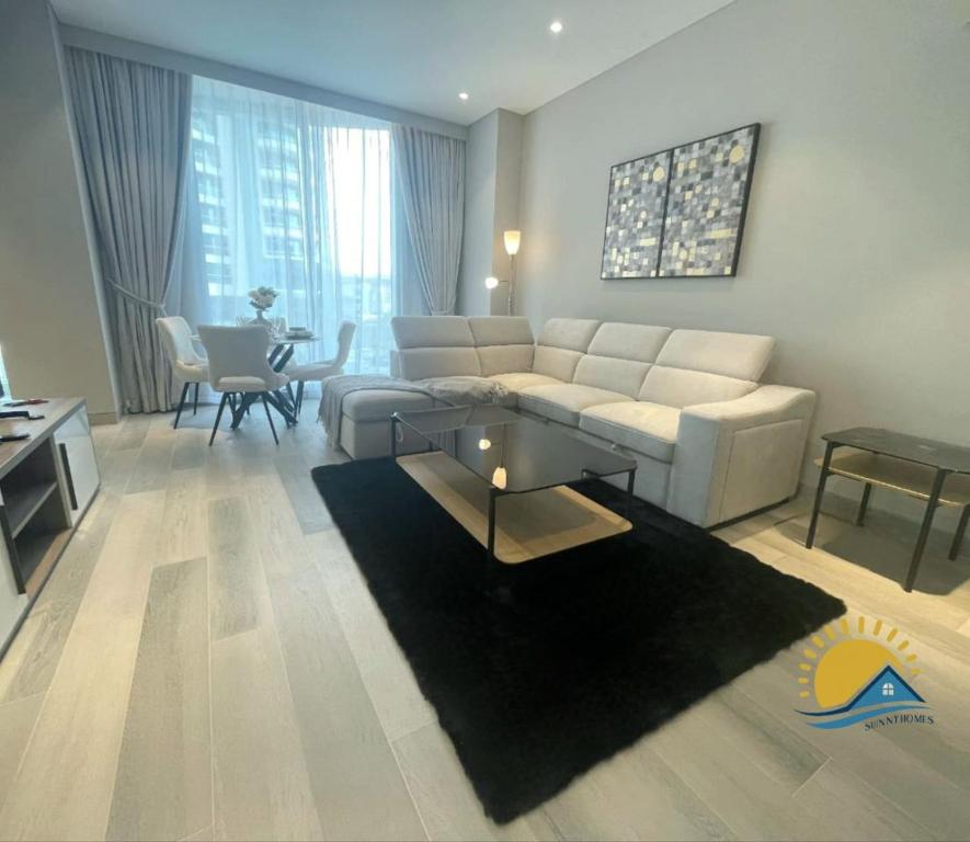 Dubai Marina Walk Gem Modern Apt with Pool & Gym access, Steps to Beach & Metro