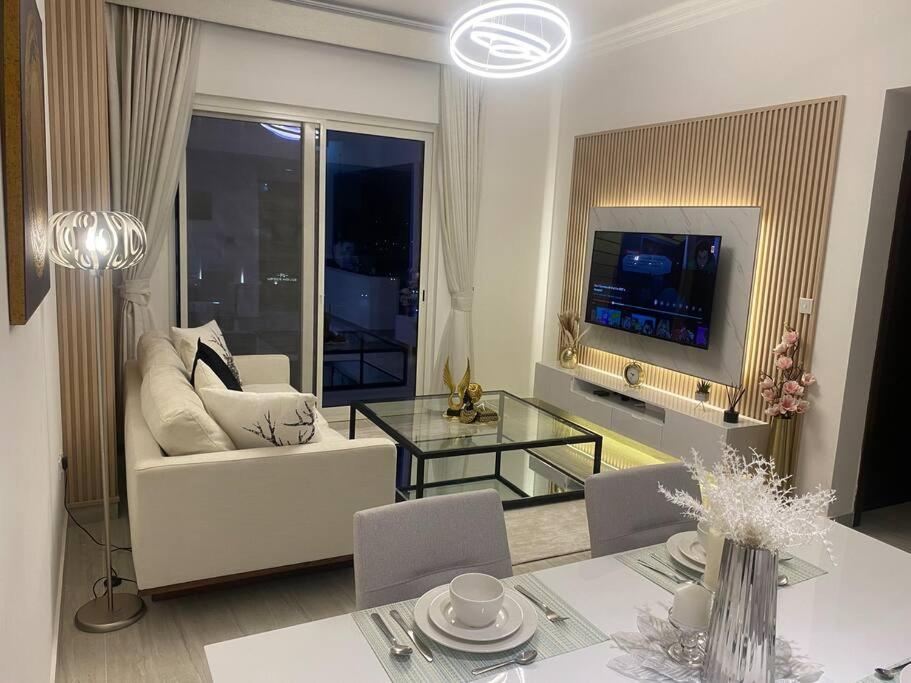 هتل نیو 1 بی آر کازی آپارتمان / پول و جیم، نیئر مترو - New 1 BR cozy apartment/ Pool &Gym, near metro