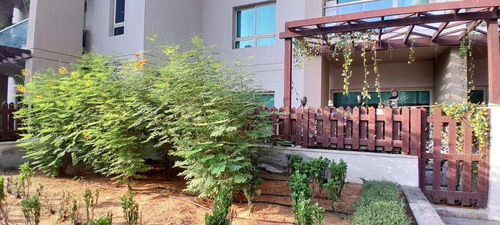 هتل د گرینز دبی - The greens Dubai