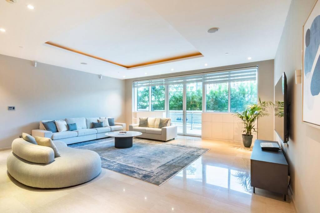 هتل فِرست کَلَس ۲ بی آر مِسْمِرَیزینگ اُشِن ویوز - FIRST CLASS 2BR Mesmerizing Ocean Views