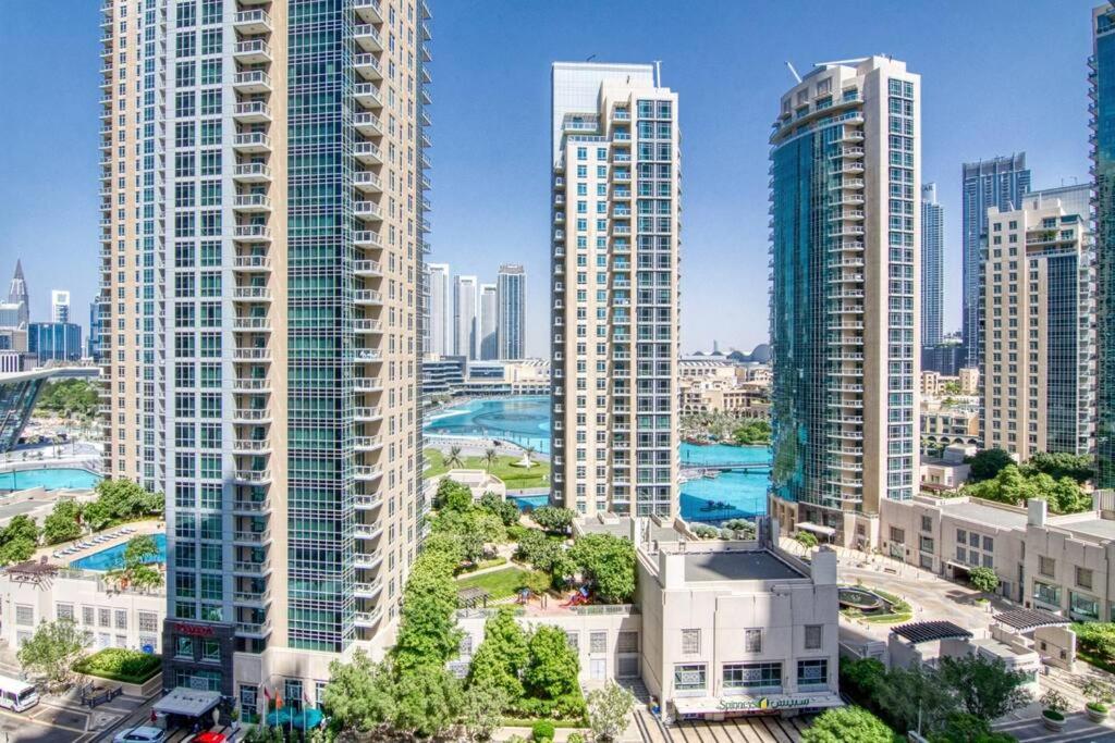 هتل فرست کلاس ۲ بی آر ماجستیک فونتین اُورلوک - First Class 2BR Majestic Fountain Overlook