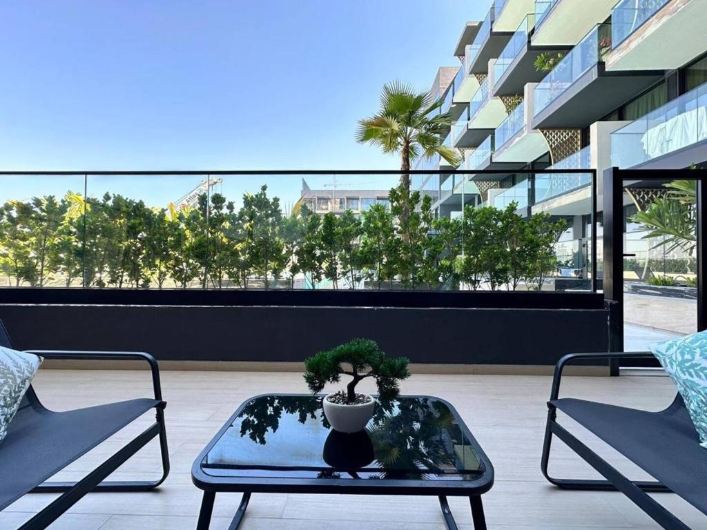 هتل ۱ بدروم این جی‌وی‌سی ویز پرایوت اکسس تو ذ پول - 1 Bedroom In Jvc With Private Access To The Pool