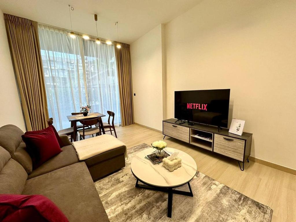 1 Bedroom In Jvc With Private Access To The Pool