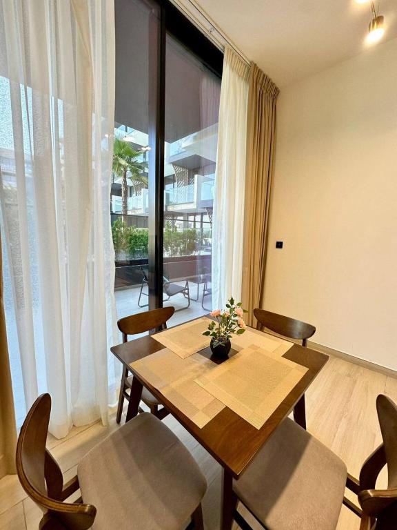 1 Bedroom In Jvc With Private Access To The Pool