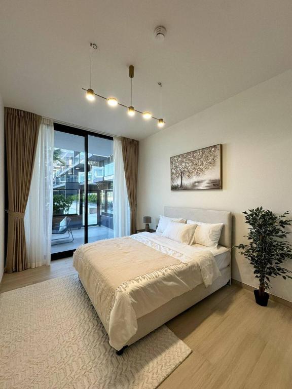 1 Bedroom In Jvc With Private Access To The Pool