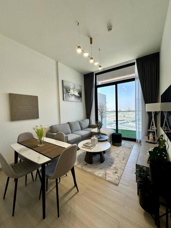 هتل پریمیوم ۱بد روم این جی وی سی وید بیگ بالکنی - Premium 1bedroom In Jvc With Big Balcony