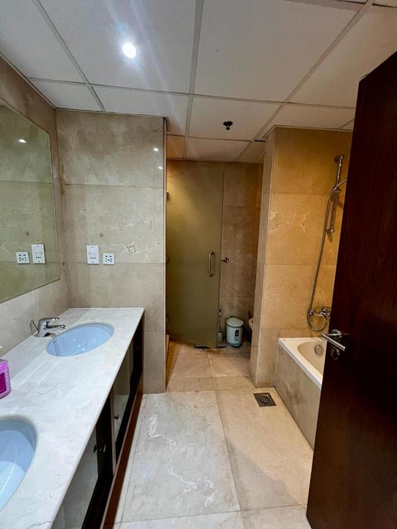 هتل مارینا کیز نورت روم ۱ - Marina Quays north room 1