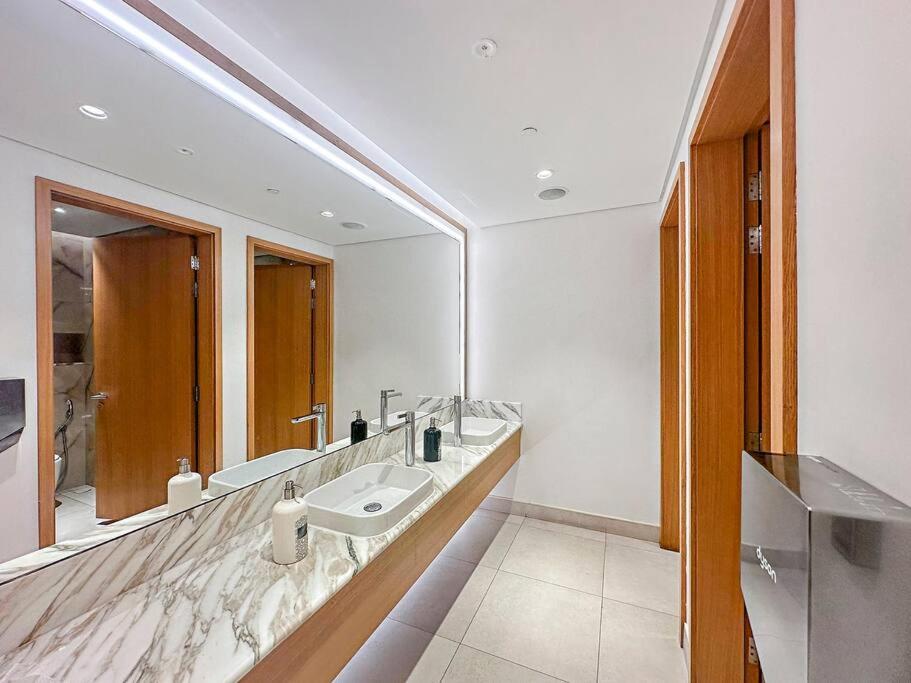 FIRST CLASS 1BR Indulge in Luxury Beach Resort