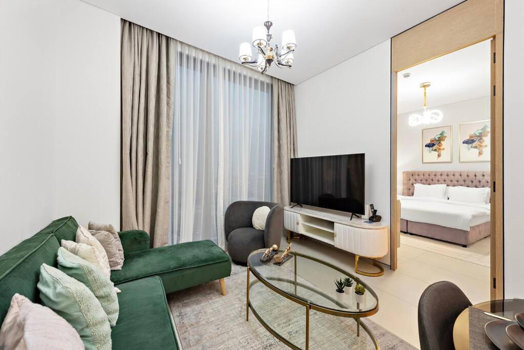 FIRST CLASS 1BR Indulge in Luxury Beach Resort