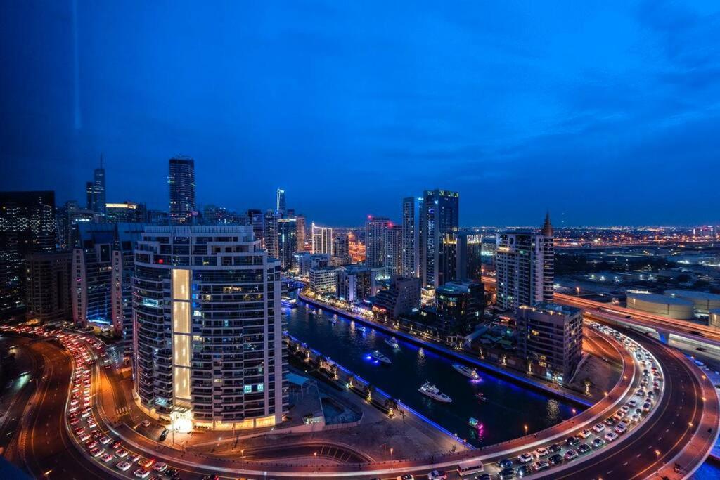 FIRST CLASS 1BR Indulge in Luxury Beach Resort