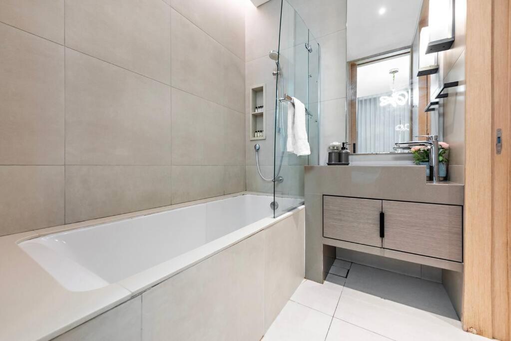 FIRST CLASS 1BR Indulge in Luxury Beach Resort