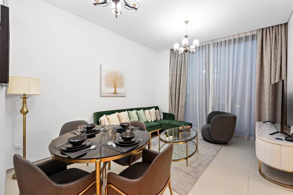 FIRST CLASS 1BR Indulge in Luxury Beach Resort