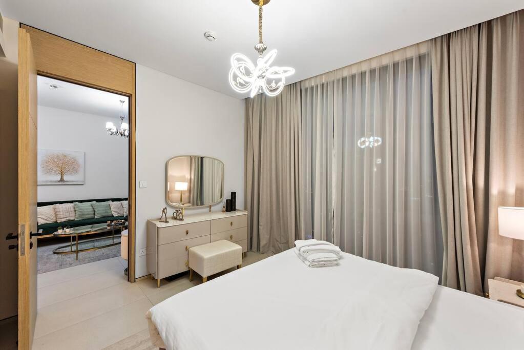 FIRST CLASS 1BR Indulge in Luxury Beach Resort