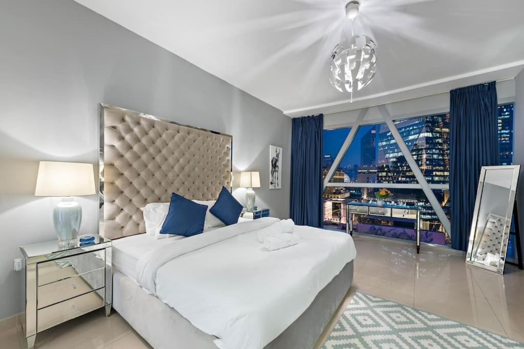 هتل فرست کلاس 1 بی آر مدرن اند استایلش لیوینگ - First Class 1BR Modern & Stylish Living