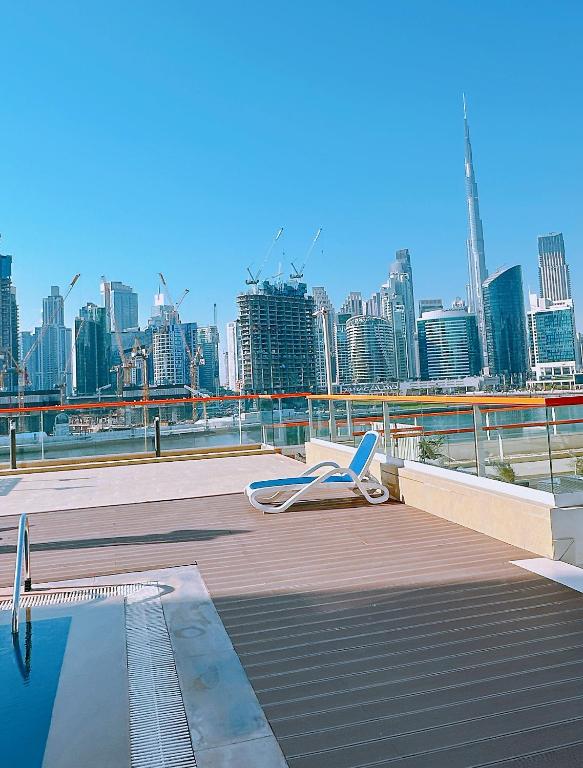 هتل لاکچری اواسیس: برج خلیفه ویوز - Luxury Oasis: Burj Khalifa Views