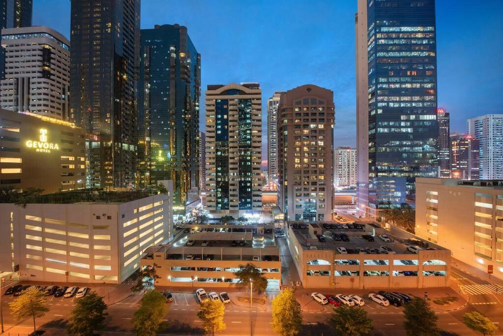 هتل فِرست کلا‌س ۲ بی‌آر اُربَن الِگانس اَت دی‌آی‌اف‌سی - FIRST CLASS 2BR Urban Elegance at DIFC